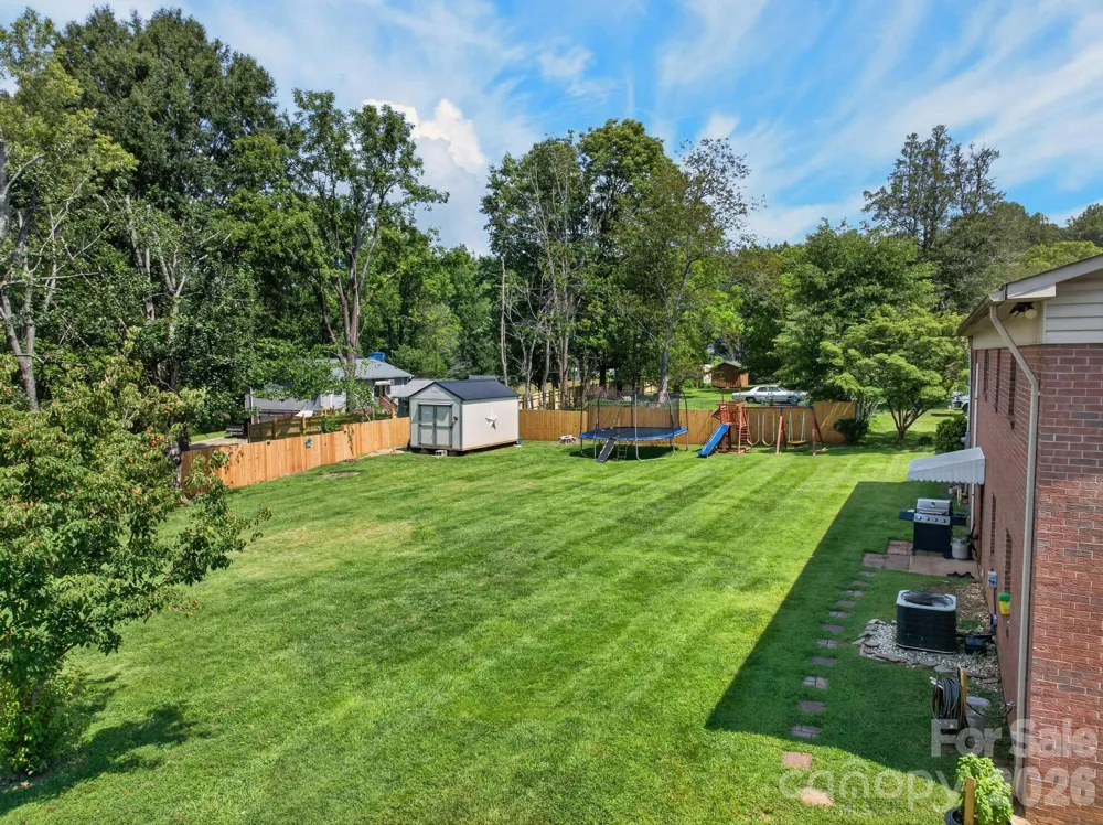 2559 Sweetbriar Circle Lenoir, NC 28645
