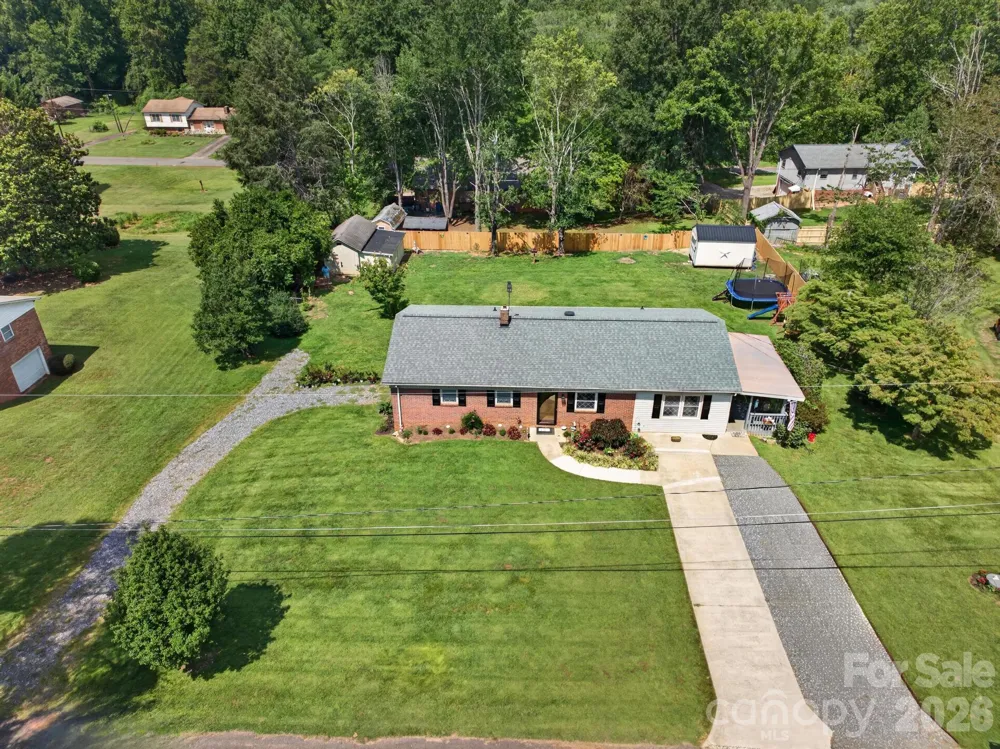 2559 Sweetbriar Circle Lenoir, NC 28645