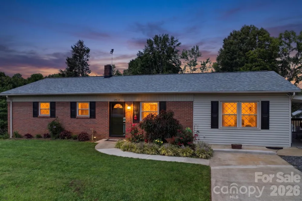 2559 Sweetbriar Circle Lenoir, NC 28645