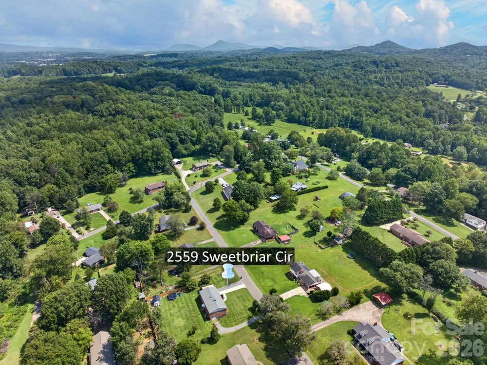 2559 Sweetbriar Circle Lenoir, NC 28645
