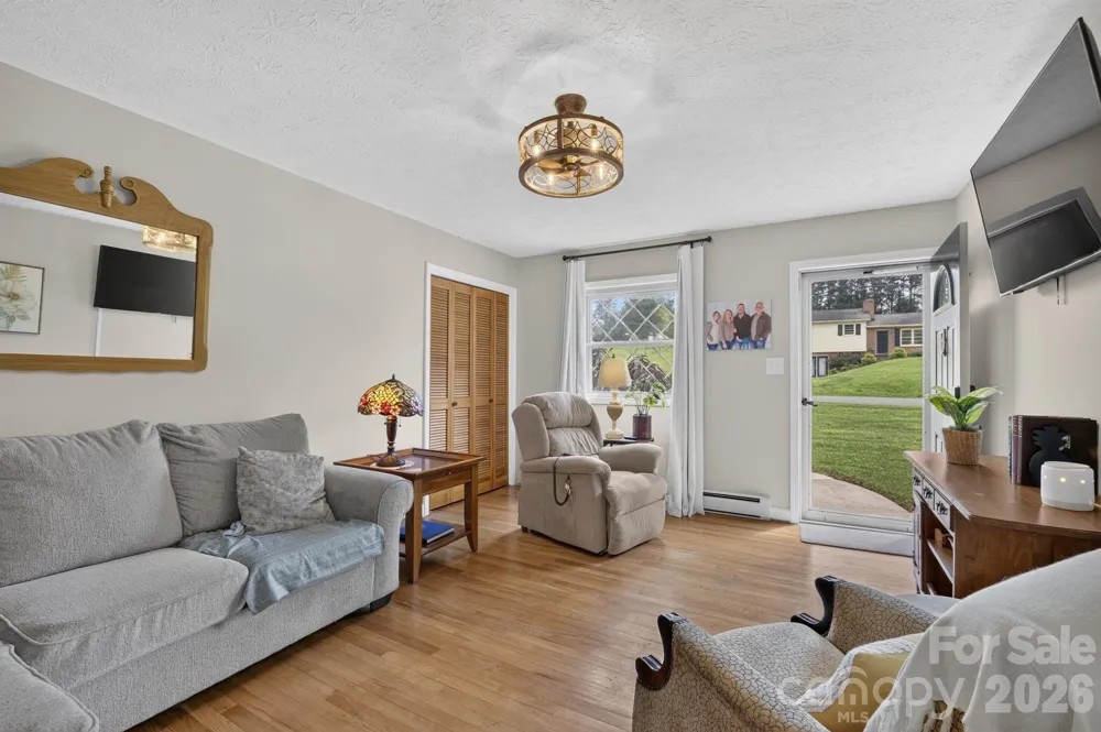 2559 Sweetbriar Circle Lenoir, NC 28645
