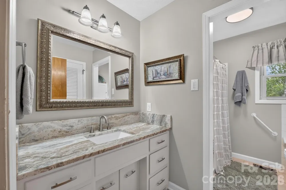 2559 Sweetbriar Circle Lenoir, NC 28645