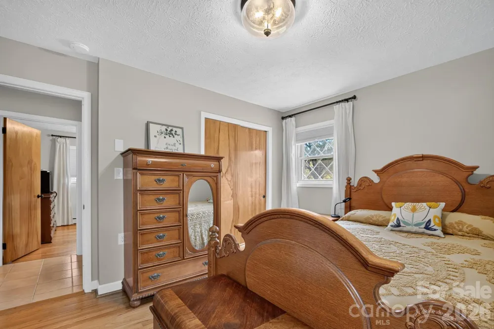 2559 Sweetbriar Circle Lenoir, NC 28645