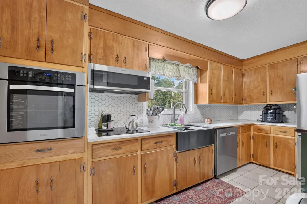 2559 Sweetbriar Circle Lenoir, NC 28645