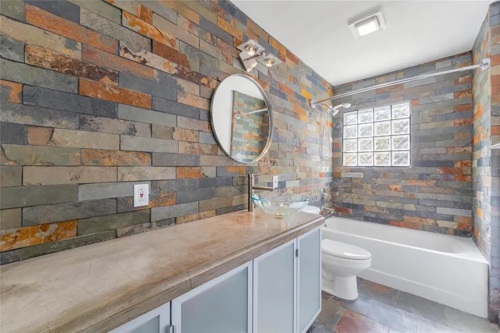 1917 Barge Street #204 Austin, TX 78745