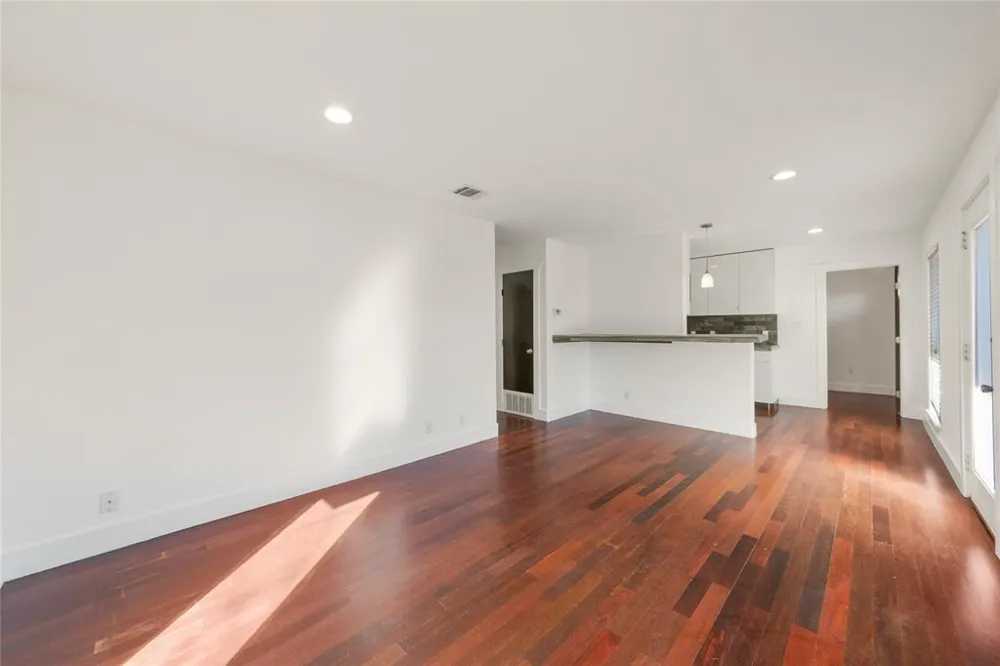 1917 Barge Street #204 Austin, TX 78745