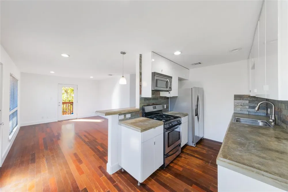 1917 Barge Street #204 Austin, TX 78745