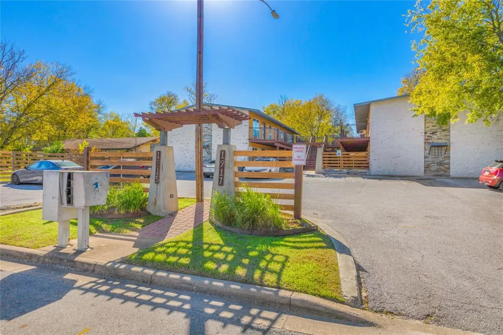 1917 Barge Street #204 Austin, TX 78745