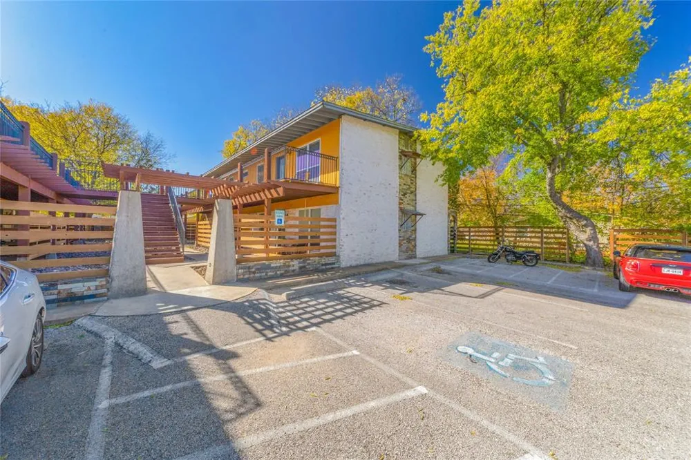 1917 Barge Street #204 Austin, TX 78745