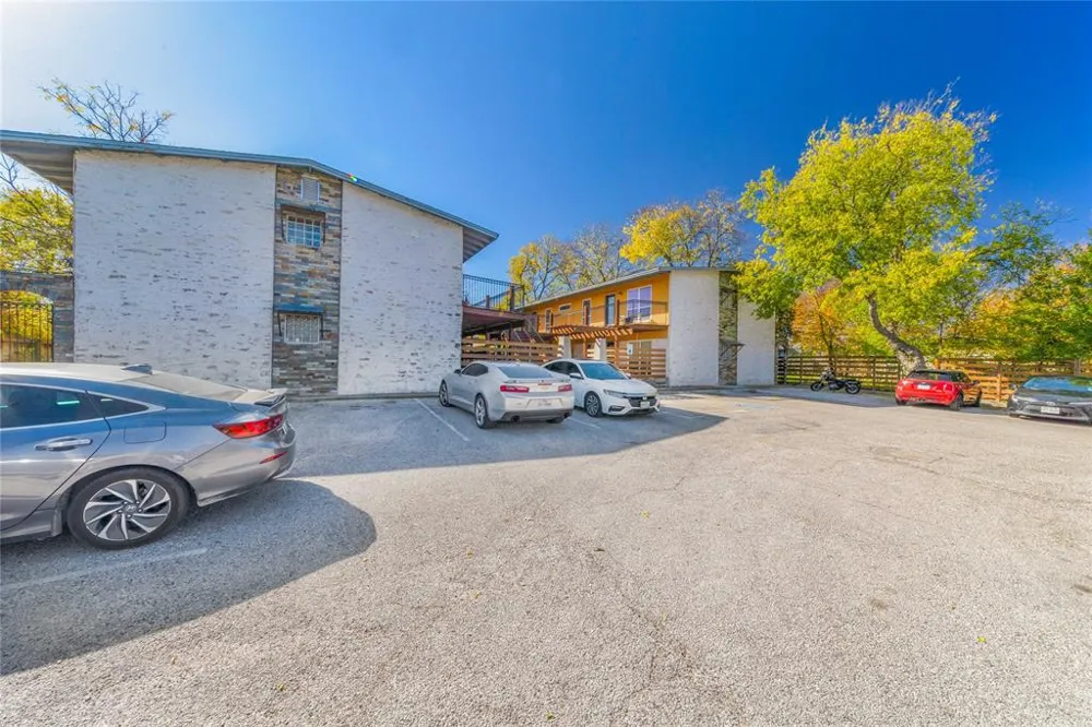 1917 Barge Street #204 Austin, TX 78745