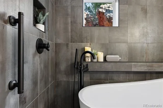 127 Via Vallecito Manitou Springs, CO 80829