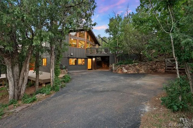 127 Via Vallecito Manitou Springs, CO 80829