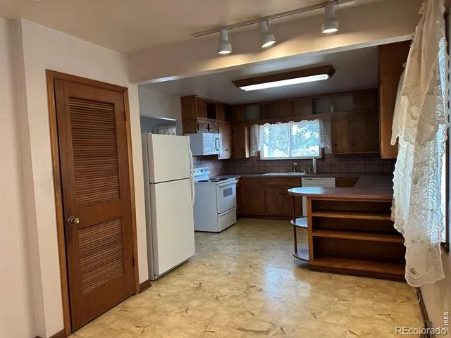 9735 County Road 7 Longmont, CO 80504