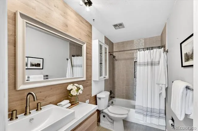 4419 W Ponds Circle Littleton, CO 80123