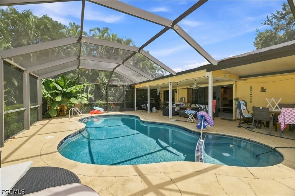 Beechwood Lake Drive Naples, FL 34112