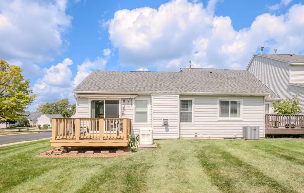 860 Knollwood Circle South Lyon, MI 48178