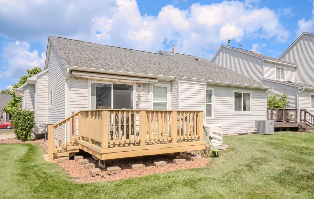 860 Knollwood Circle South Lyon, MI 48178