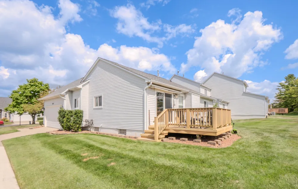 860 Knollwood Circle South Lyon, MI 48178