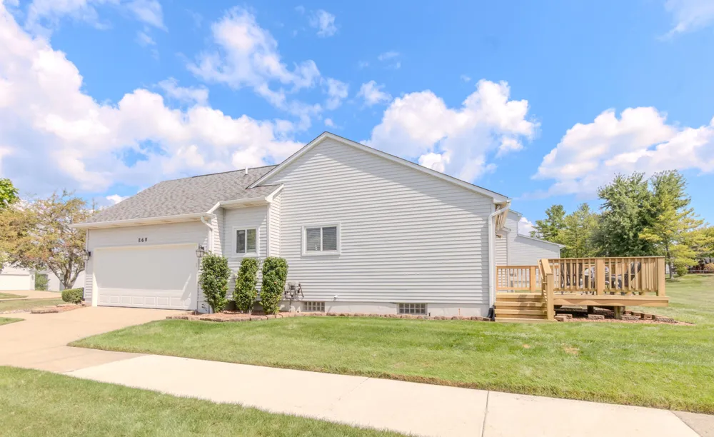 860 Knollwood Circle South Lyon, MI 48178