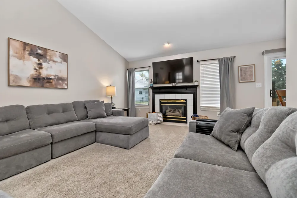860 Knollwood Circle South Lyon, MI 48178
