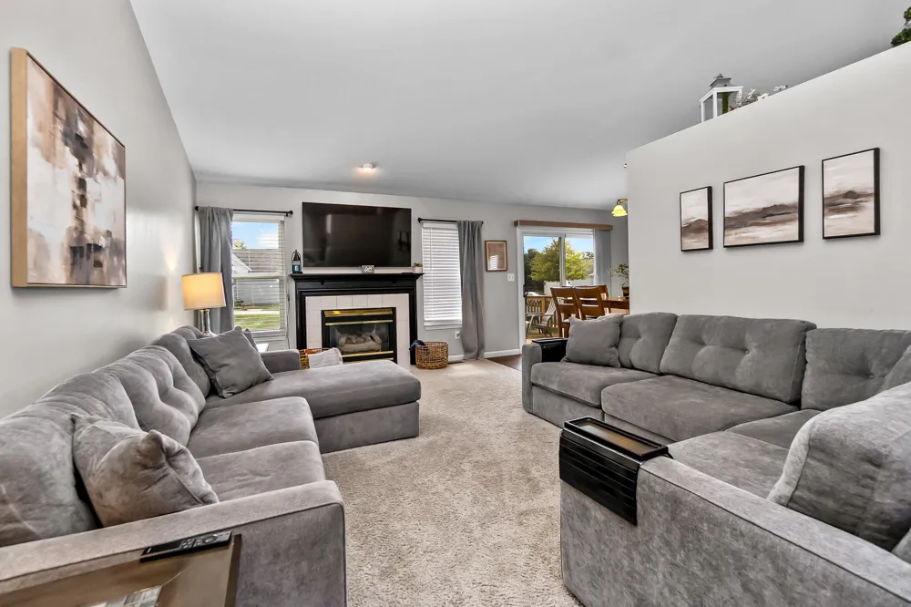 860 Knollwood Circle South Lyon, MI 48178