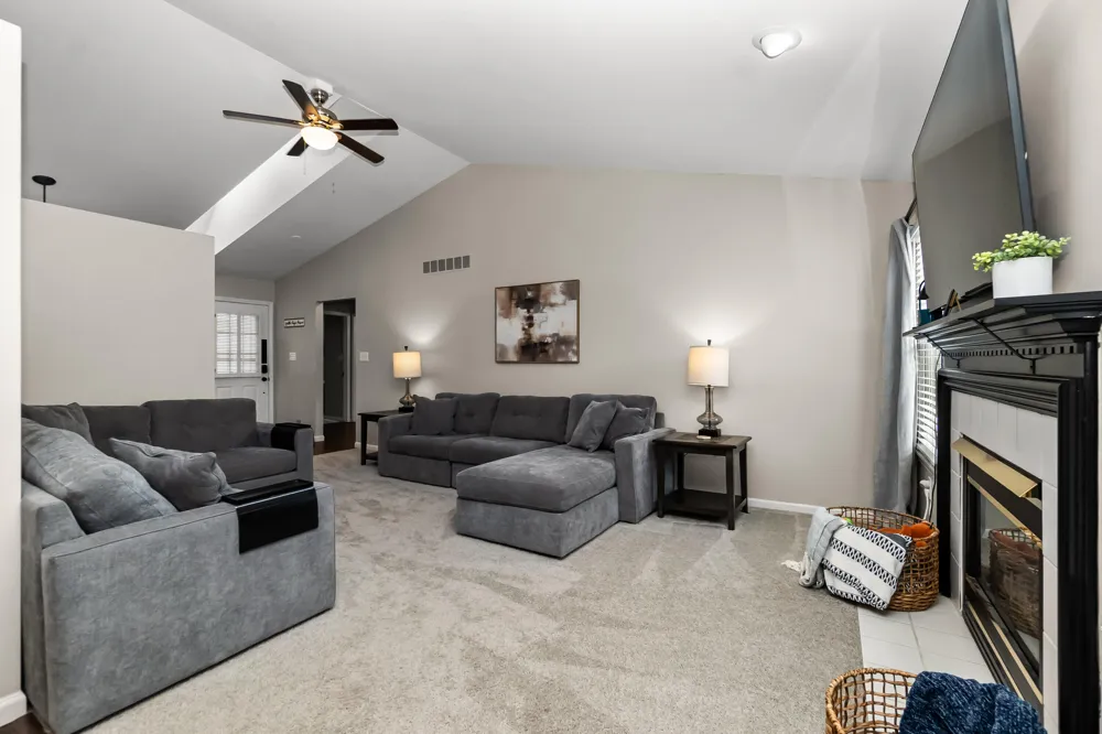 860 Knollwood Circle South Lyon, MI 48178