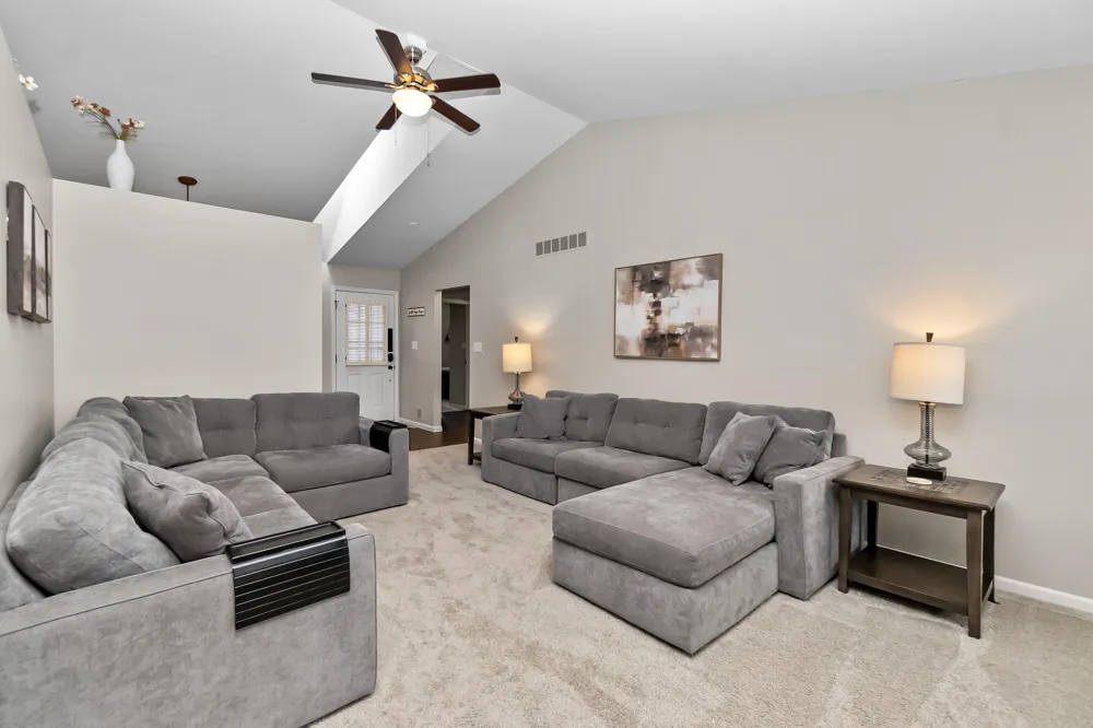 860 Knollwood Circle South Lyon, MI 48178