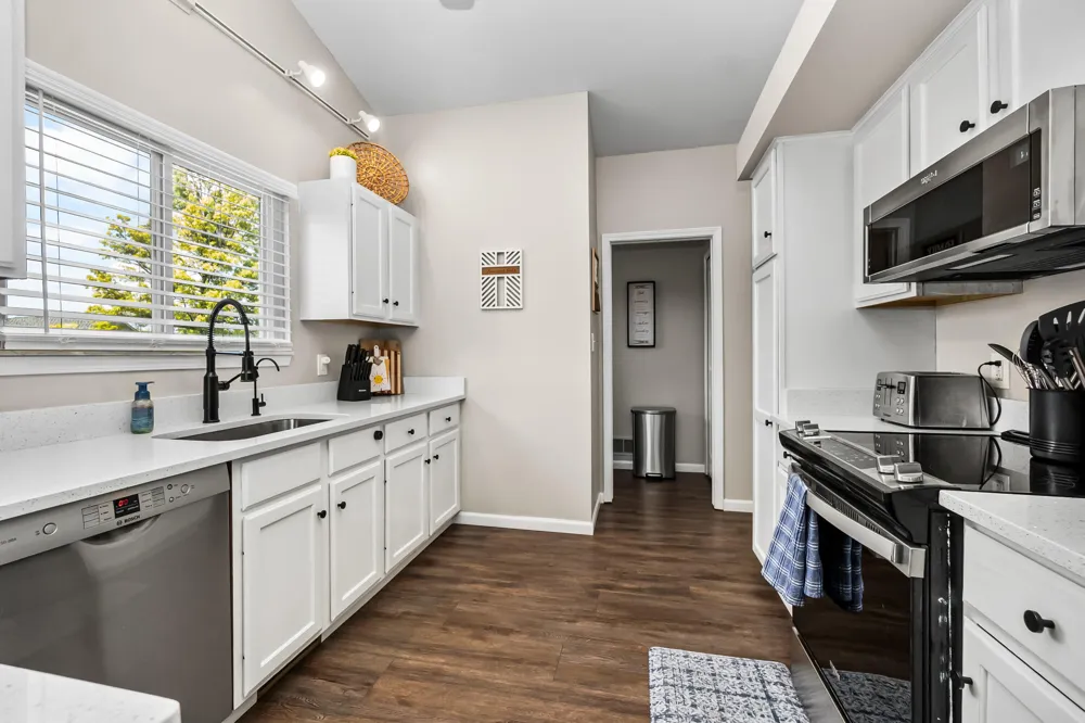860 Knollwood Circle South Lyon, MI 48178