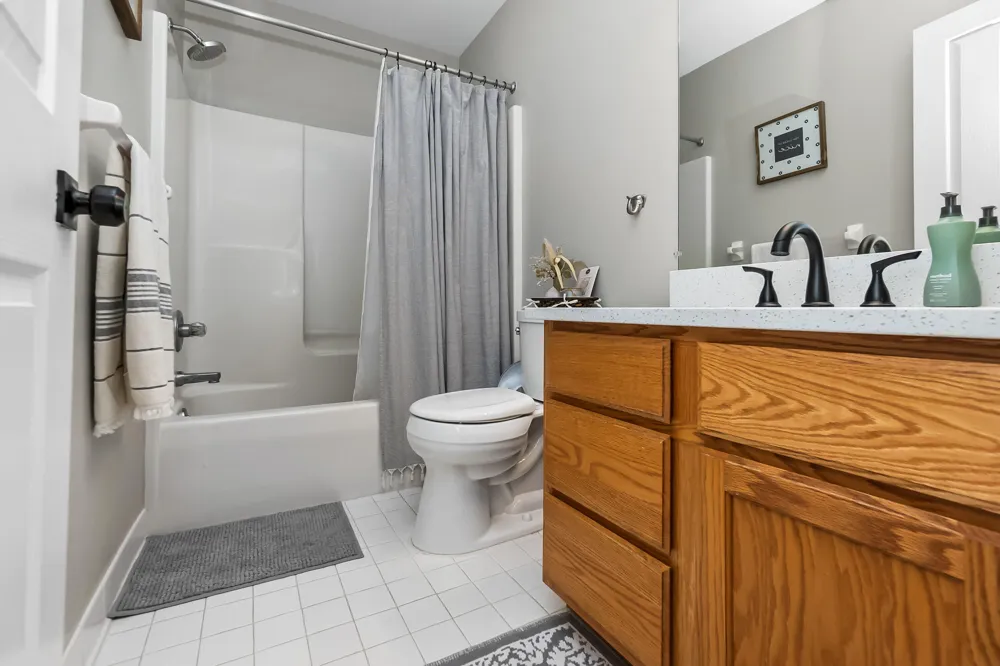 860 Knollwood Circle South Lyon, MI 48178