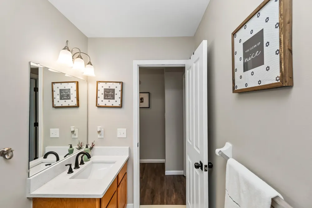 860 Knollwood Circle South Lyon, MI 48178