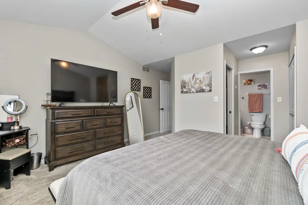 860 Knollwood Circle South Lyon, MI 48178