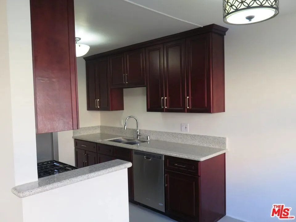 833 Kingsley Drive #2 Los Angeles, CA 90029