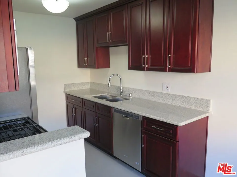 833 Kingsley Drive #2 Los Angeles, CA 90029