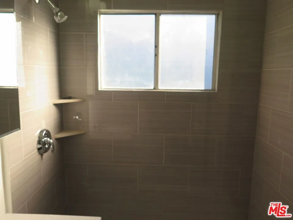 833 Kingsley Drive #2 Los Angeles, CA 90029