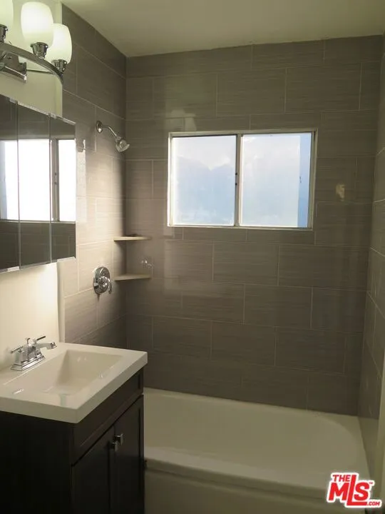 833 Kingsley Drive #2 Los Angeles, CA 90029
