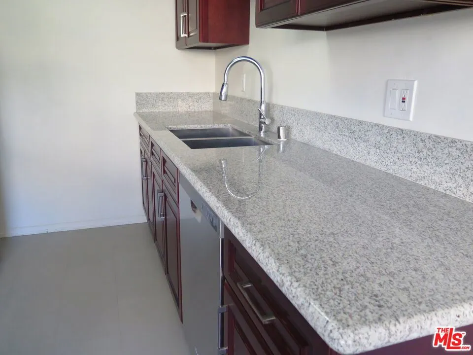 833 Kingsley Drive #2 Los Angeles, CA 90029