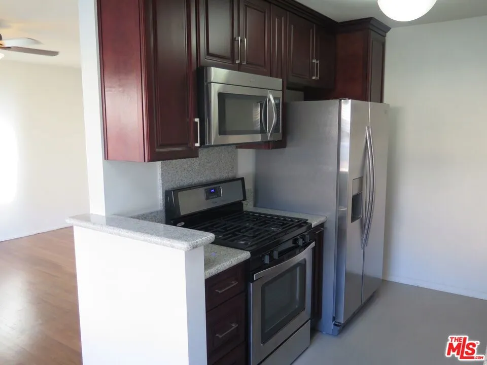 833 Kingsley Drive #2 Los Angeles, CA 90029