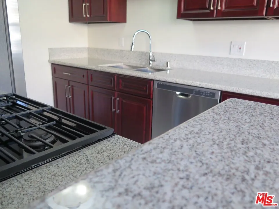 833 Kingsley Drive #2 Los Angeles, CA 90029