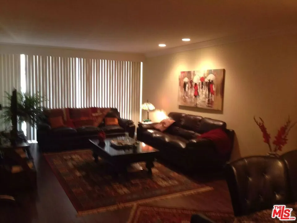 10751 Wilshire Boulevard #906 Los Angeles, CA 90024