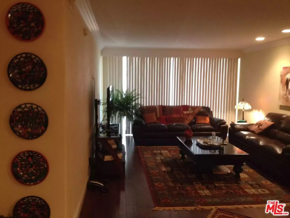 10751 Wilshire Boulevard #906 Los Angeles, CA 90024