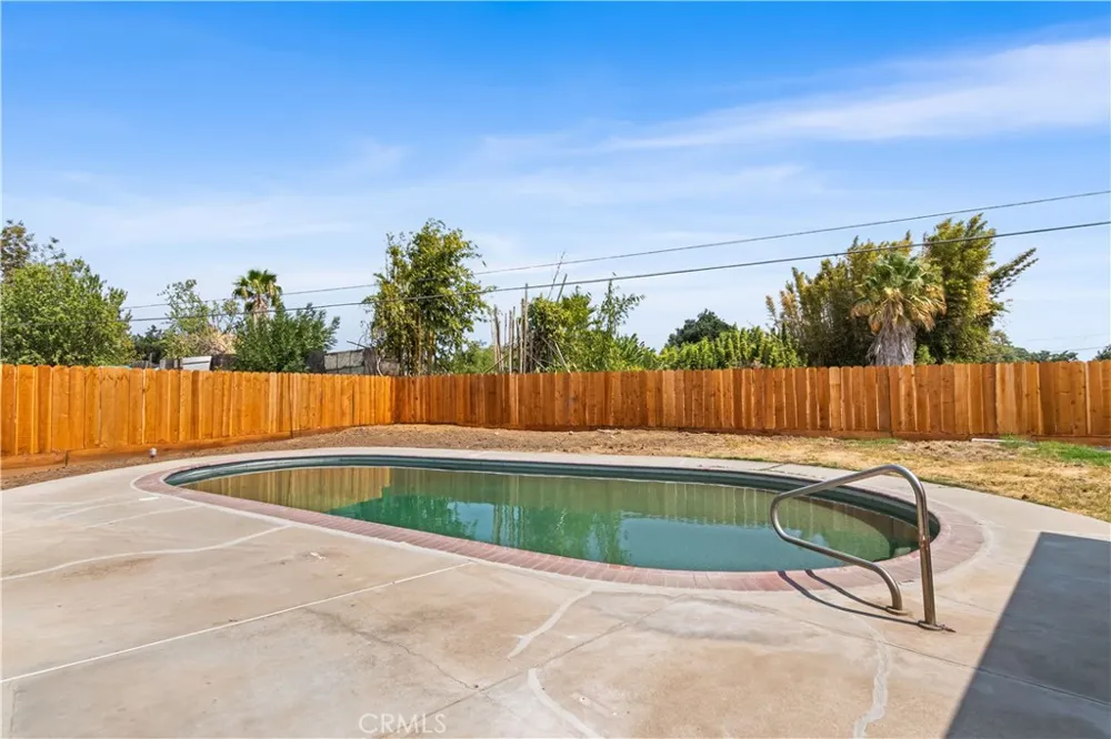 698 Roberts Court Merced, CA 95340