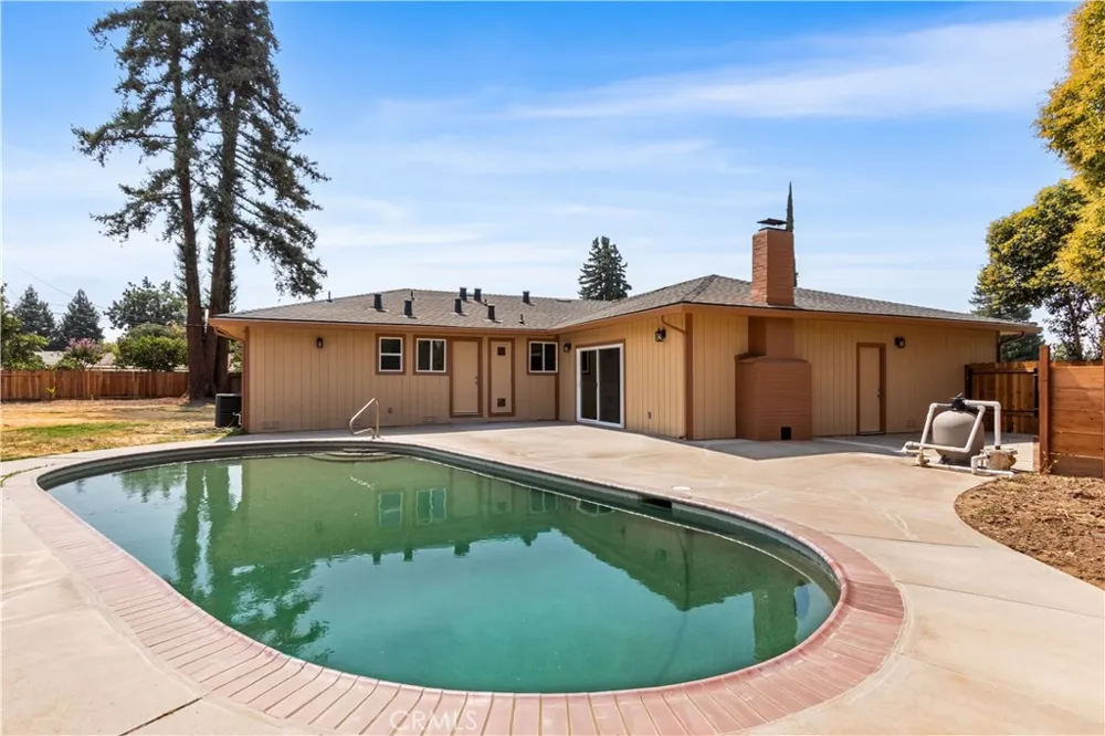 698 Roberts Court Merced, CA 95340