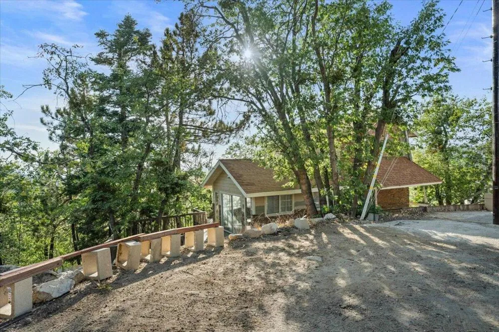2190 Tank Road Running Springs, CA 92382