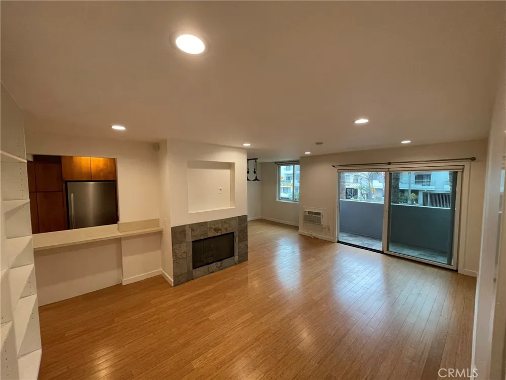 1124 La Cienega Boulevard #202 West Hollywood, CA 90069