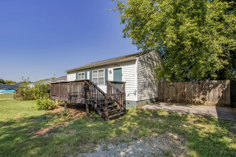 2327 Grove Street Maryville, TN 37804