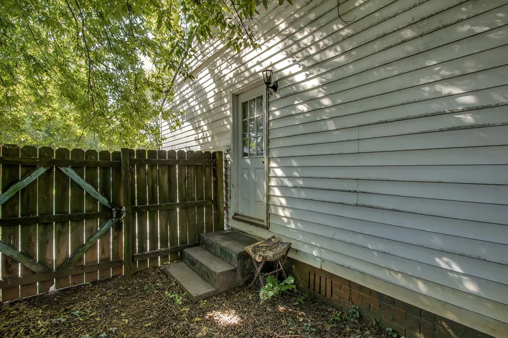2327 Grove Street Maryville, TN 37804