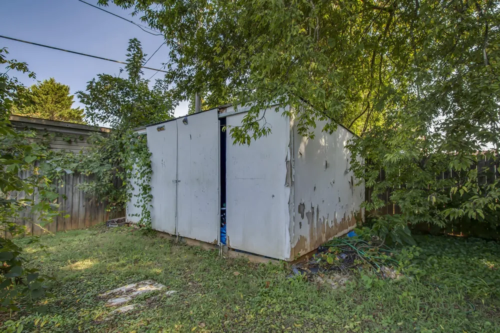 2327 Grove Street Maryville, TN 37804
