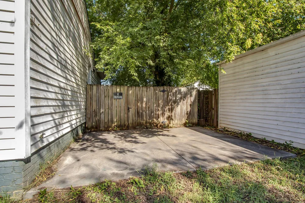 2327 Grove Street Maryville, TN 37804