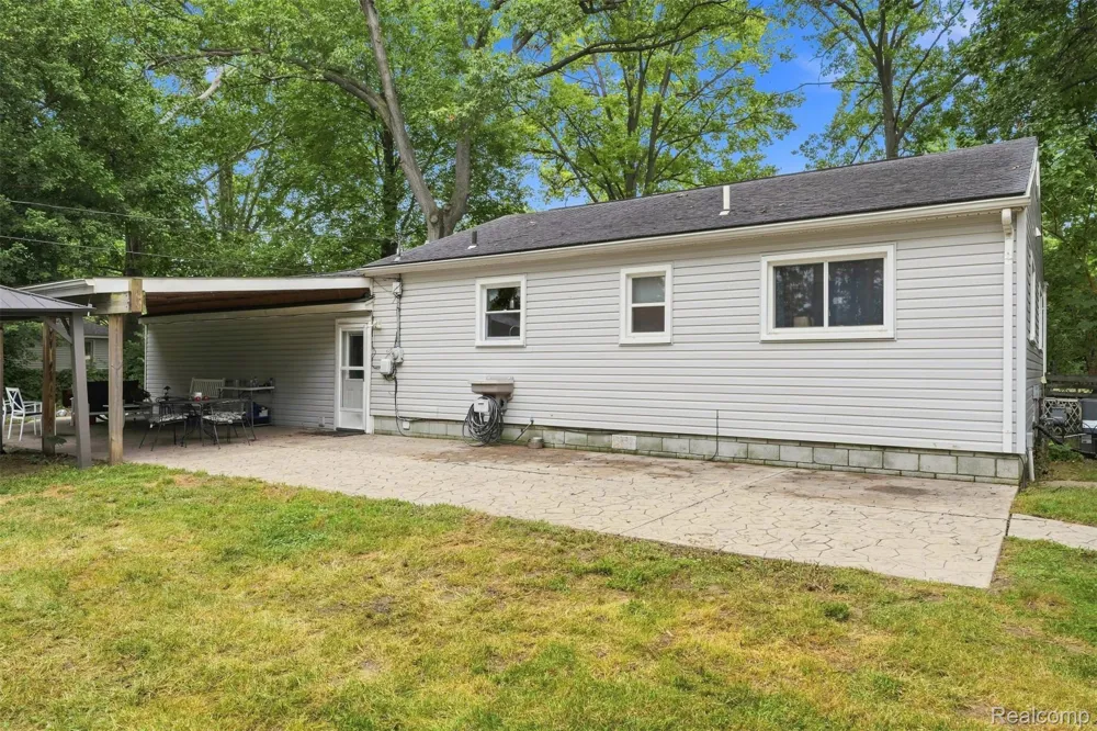 23366 Superior Parkway Taylor City, MI 48180