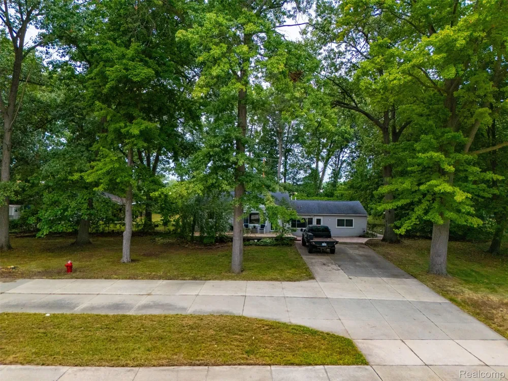 23366 Superior Parkway Taylor City, MI 48180